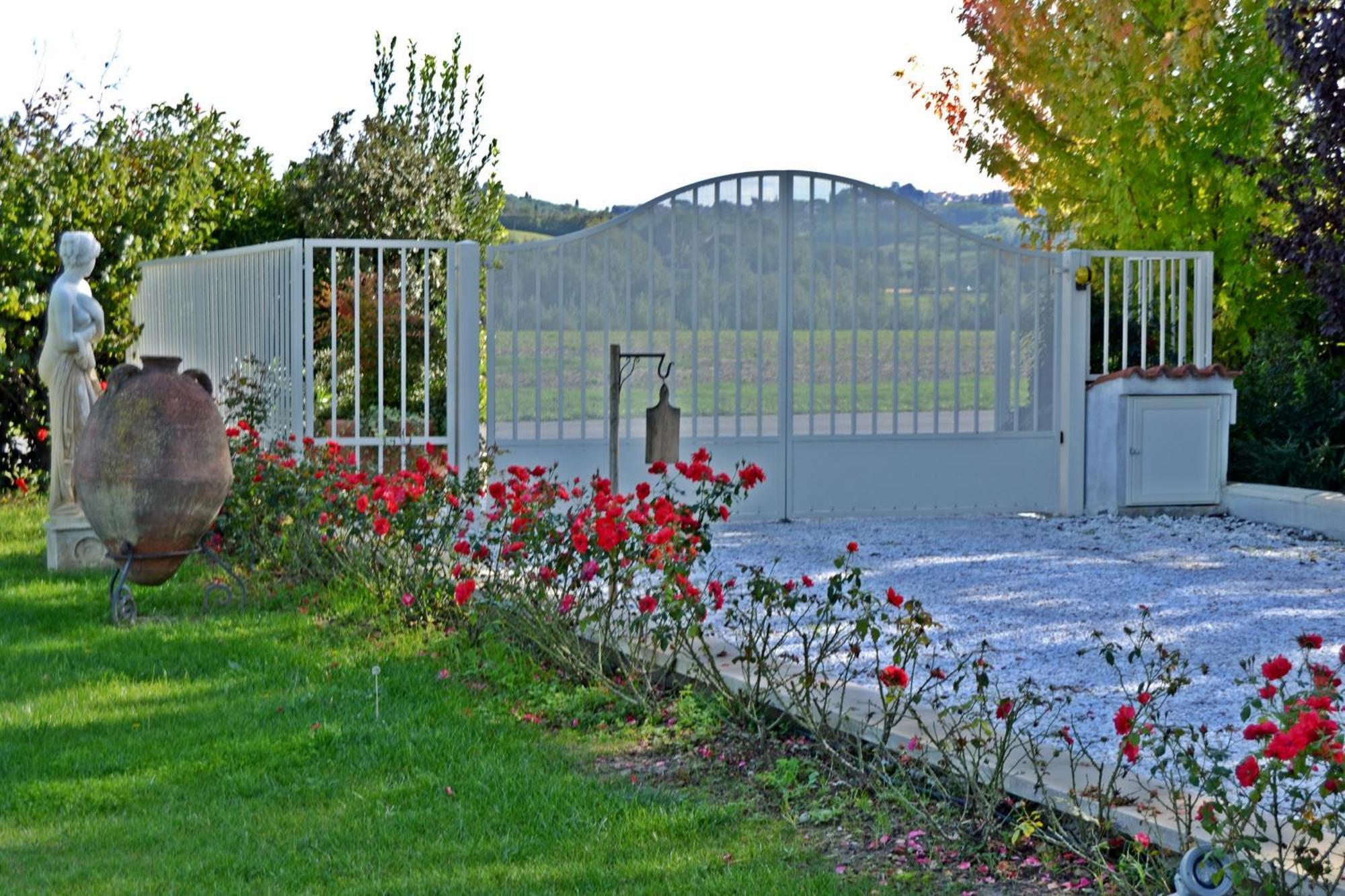 Cevoli Country Resort Lari Extérieur photo